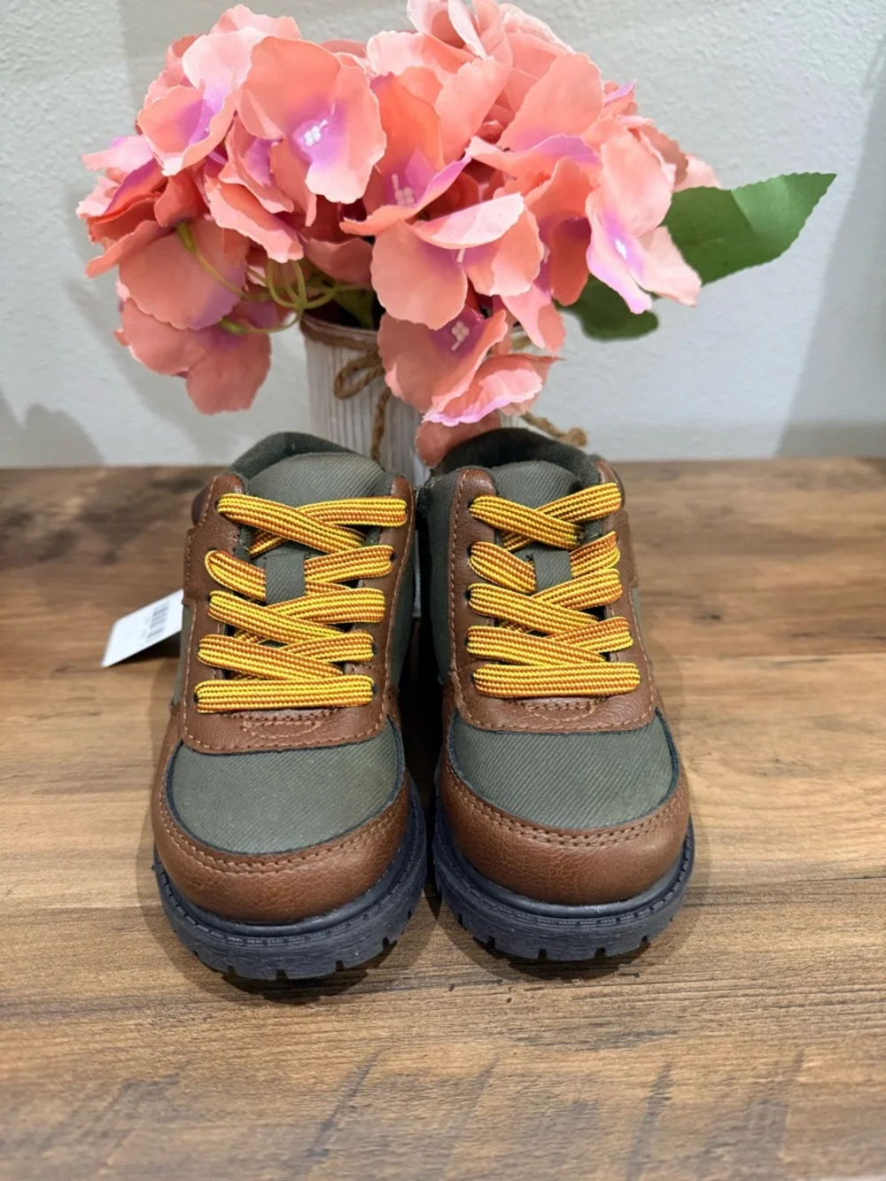 Carter’s toddler boys Boston boots in brown/olive size 6.